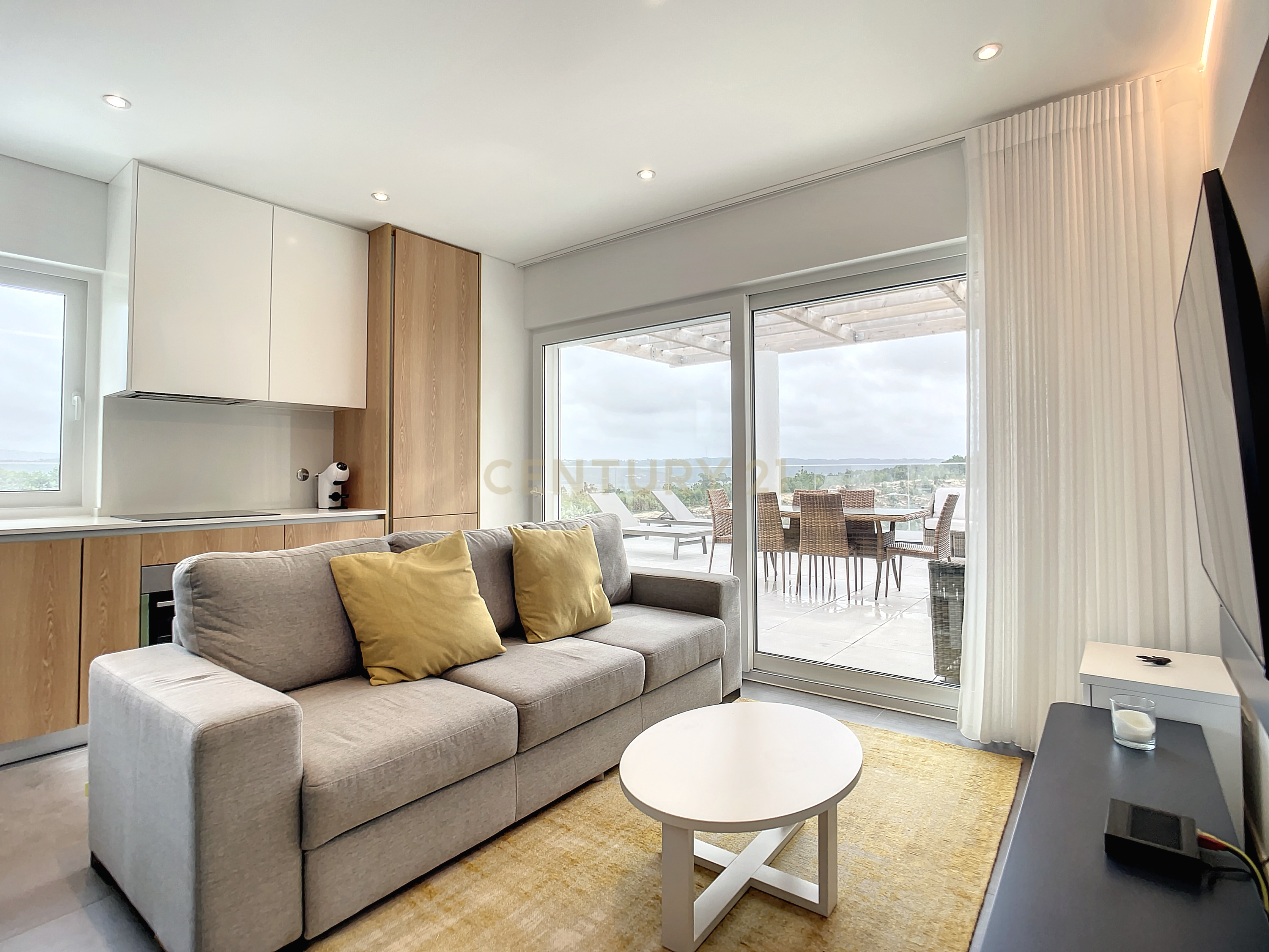 Duplex inserido no condomínio de luxo em Nazaré - Image 9