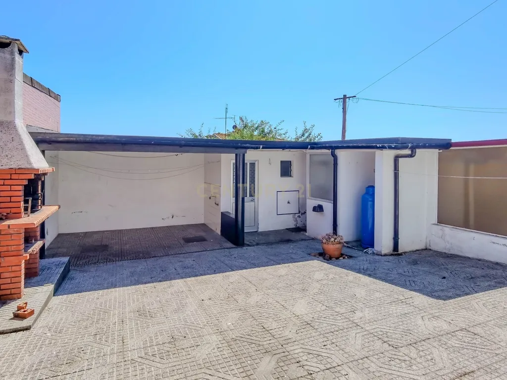 Moradia T4+1, 3 frentes, terraço, garagem - Trofa, Porto - Image 9