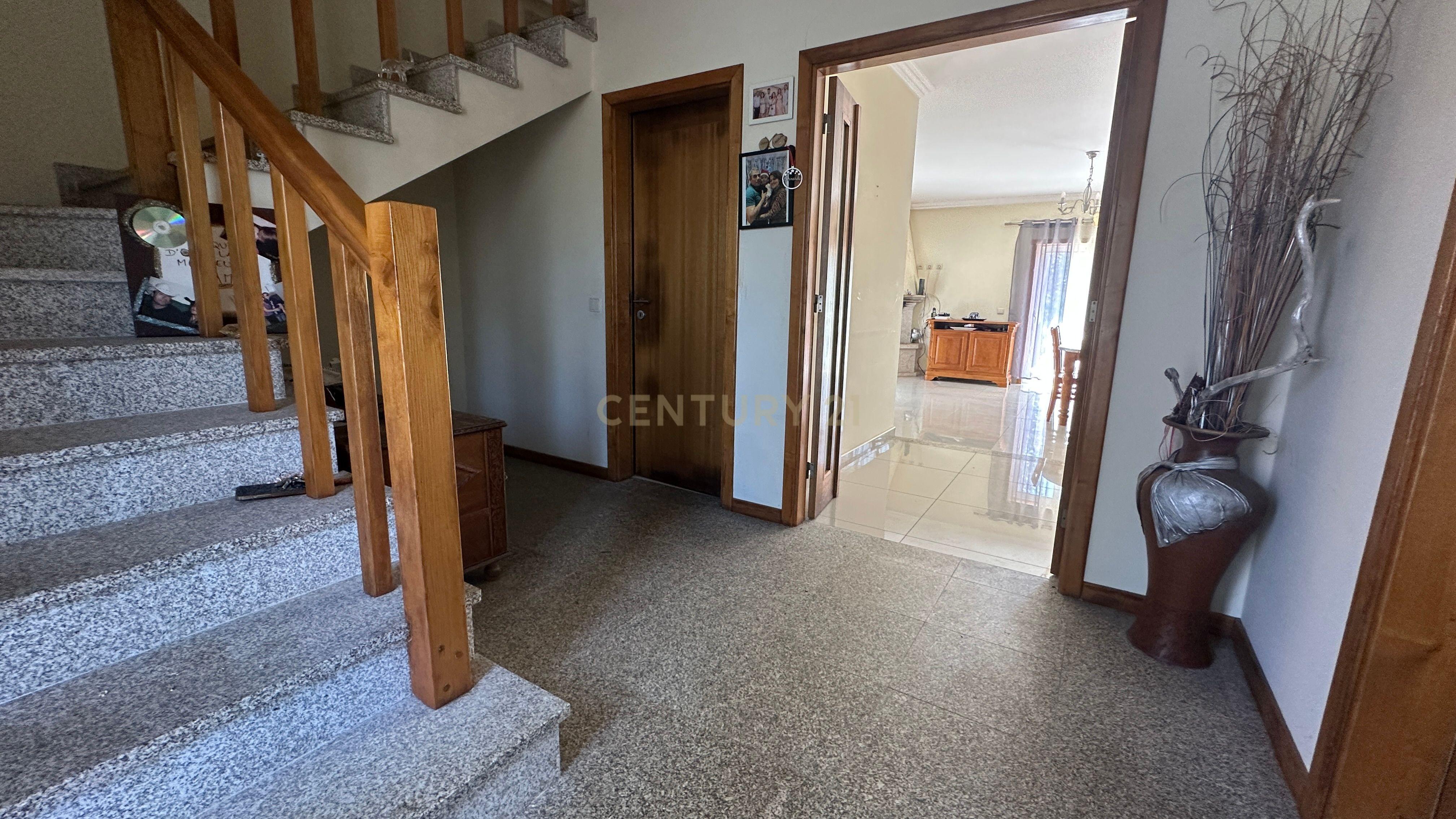 Fotografia 12 de Moradia Exclusiva em "Ilha" Privativa na Albufeira de Venda Nova – Gerês