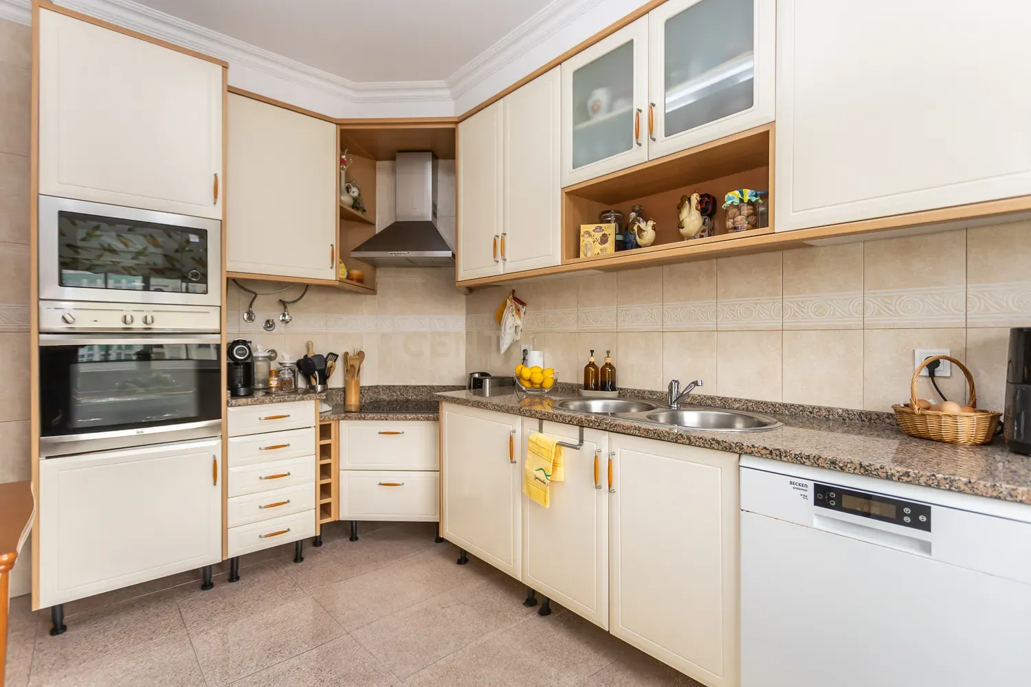 Apartamento T4 c/Arrecadação - Torre da Marinha - Image 15