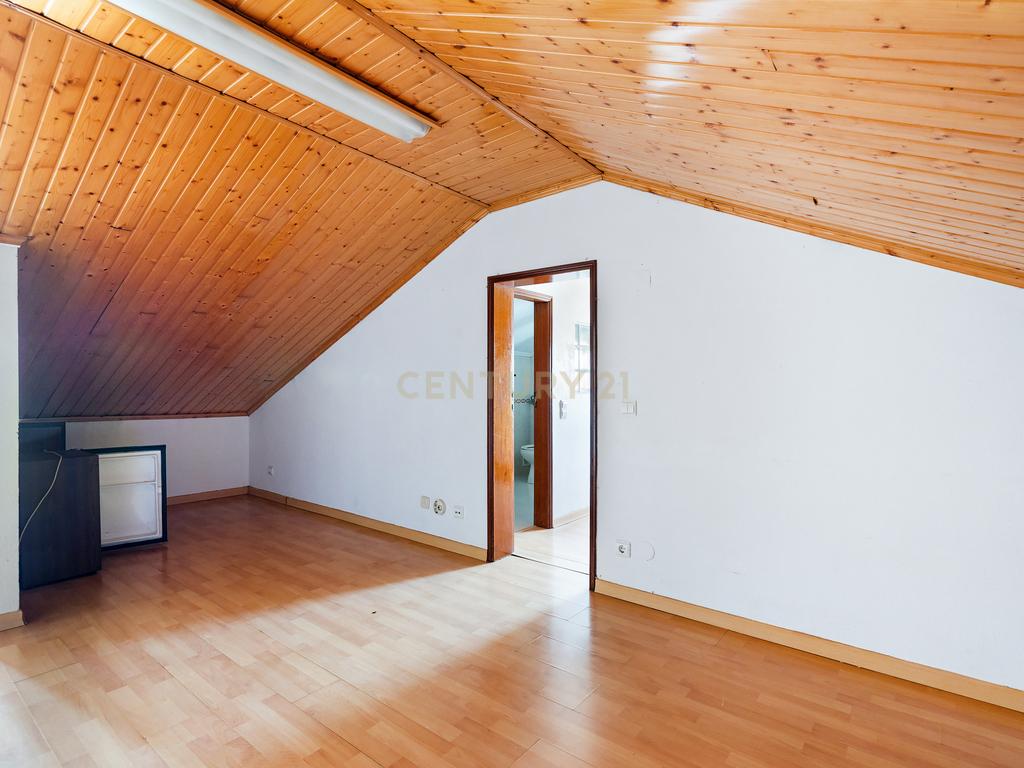Moradia T3 com Sótão Habitável e Garagem nas Praias do Sado - Image 21