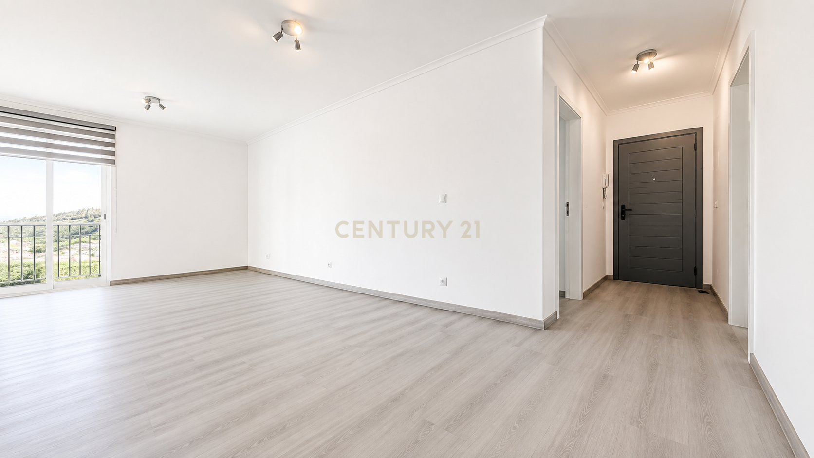 Fotografia 4 de Moderno T4 em São Martinho, Funchal - Totalmente renovado - Arrendamento