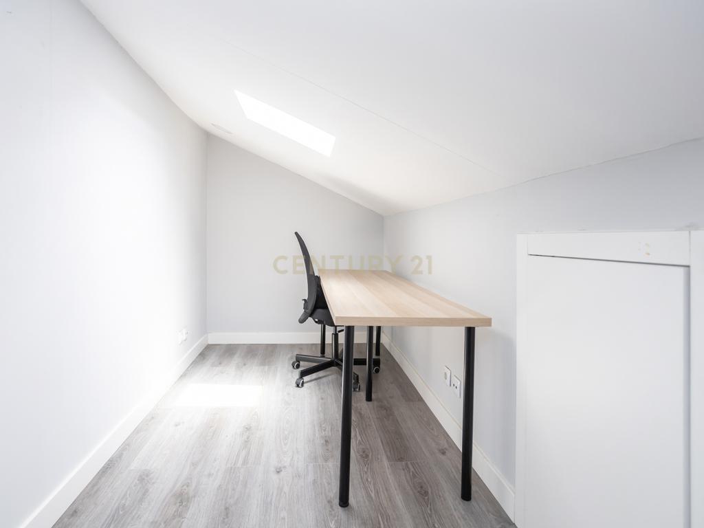 Apartamento T3 mais sótao, num 1 andar em Amora - Seixal - Image 17