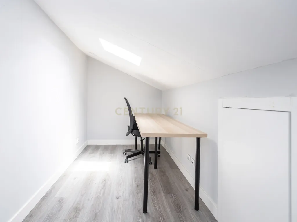 Apartamento T3 mais sótao, num 1 andar em Amora - Seixal - Image 17