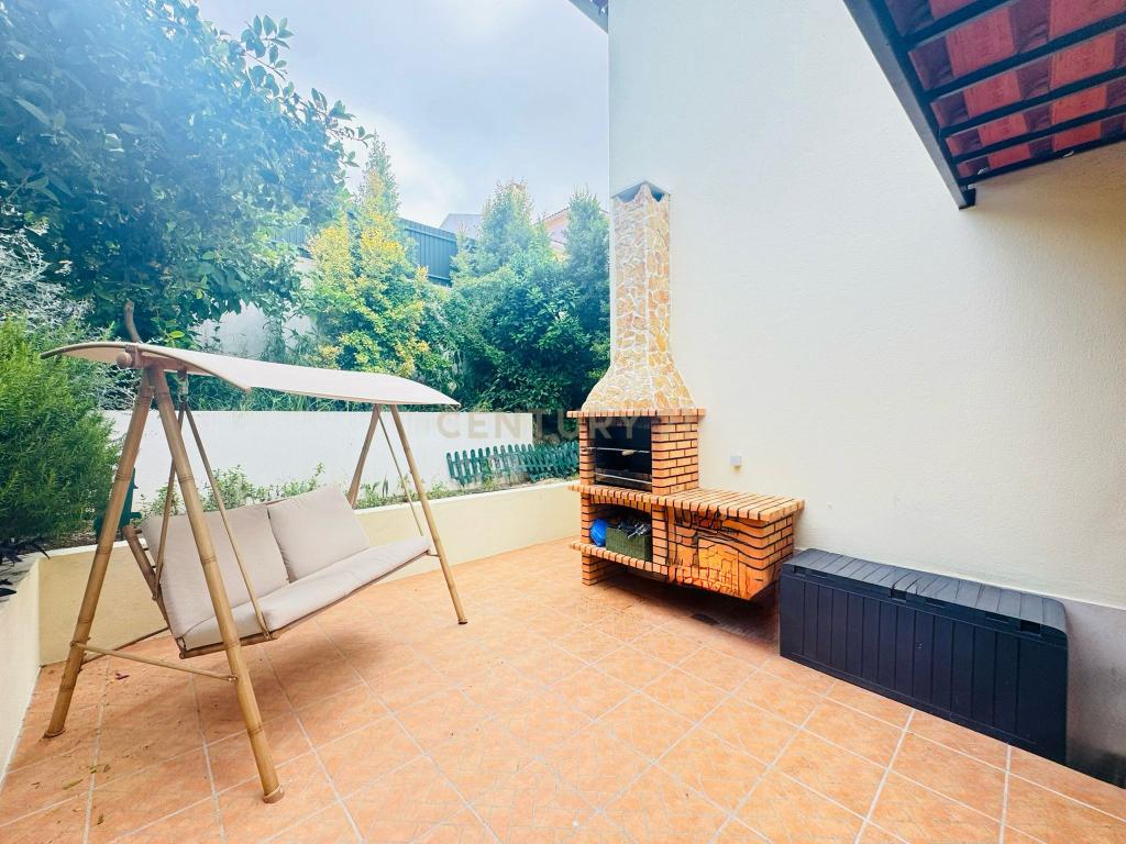 Moradia T4 com piscina aquecida e jardim em Vila Rei, Bucelas - Image 13