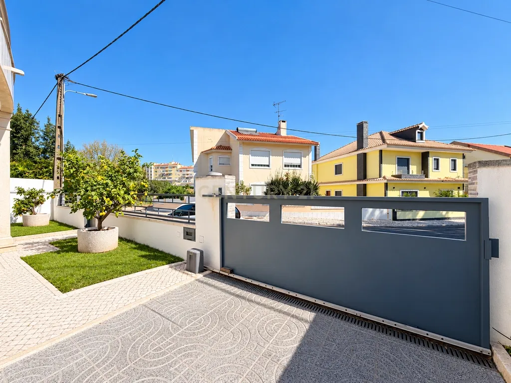 Moradia T4 com Sótão Aproveitado, Garagem e 247 m² de Construção | Santa Iria de Azóia - Image 64