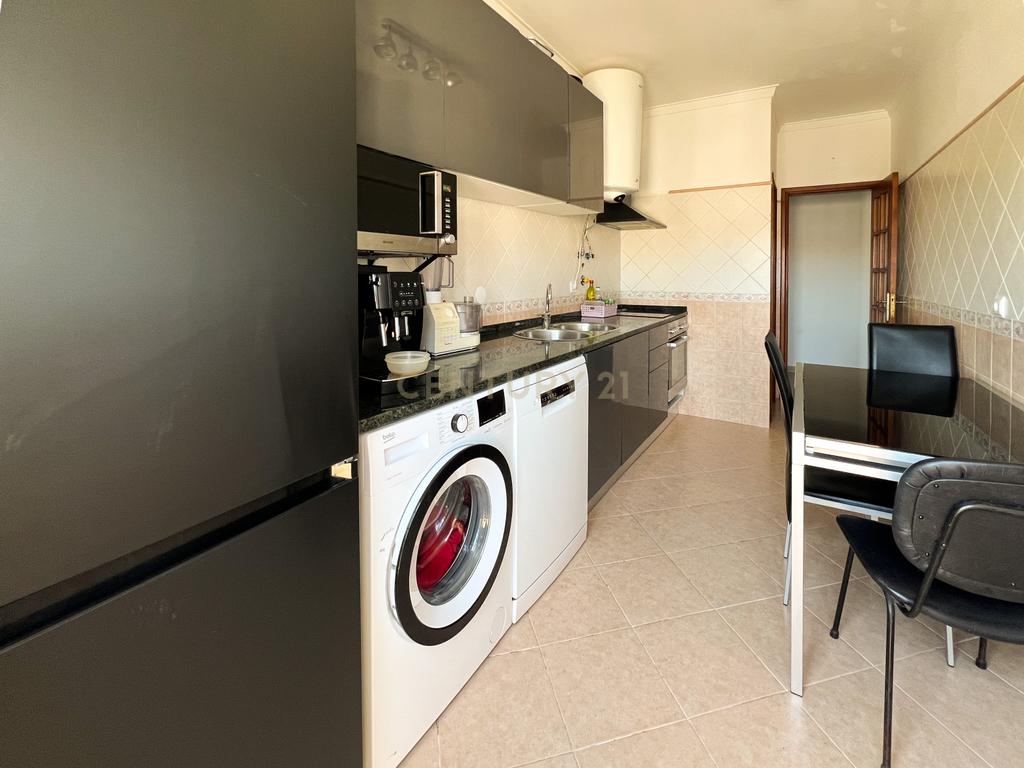 Apartamento T2 com Sótão e garagem - Torres Vedras - Image 6