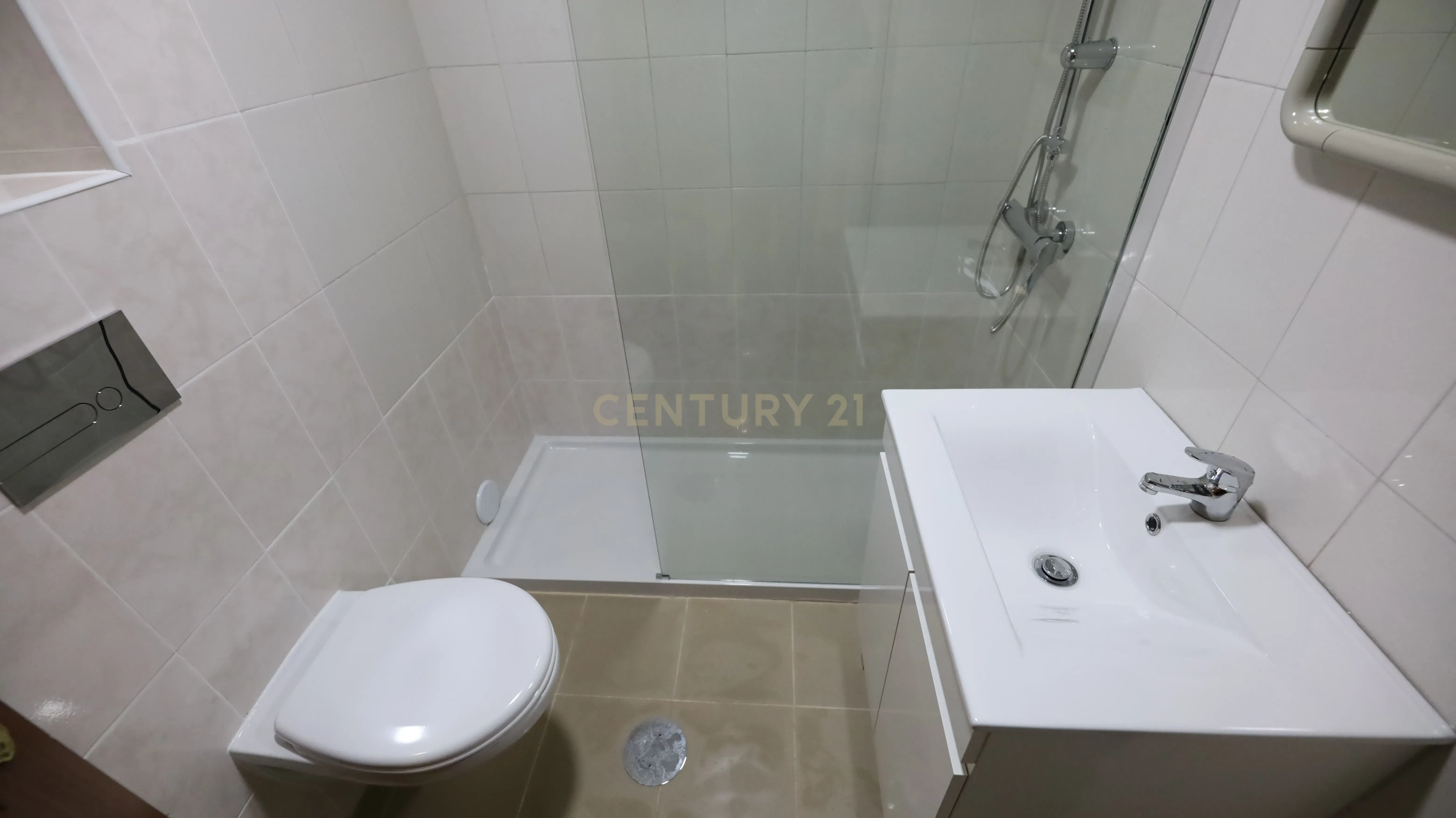 Fotografia 8 de T2 com Potencial Único no centro de Viseu - Habitação Própria + Sótão Preparado para Ampliação
