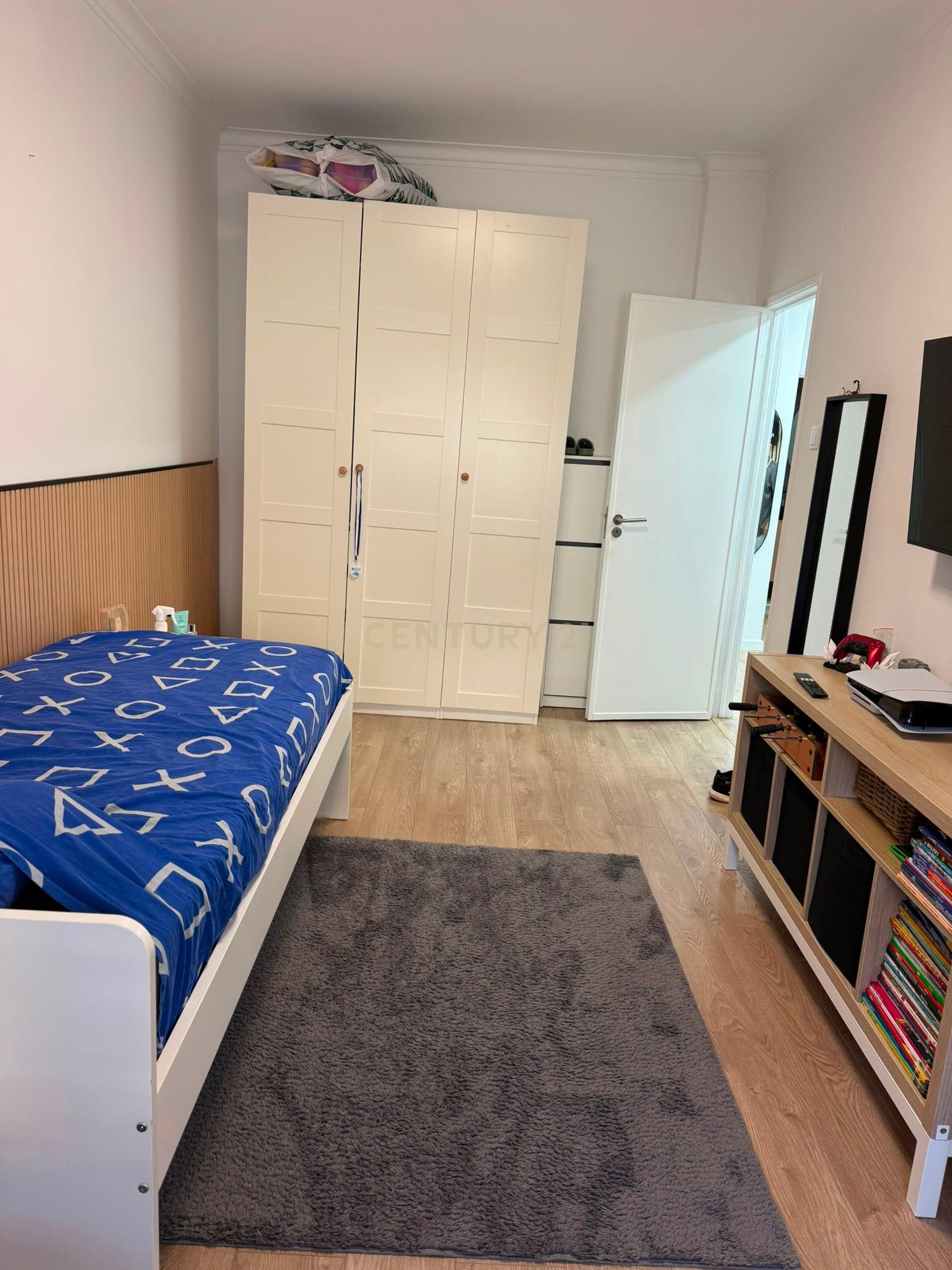 Fotografia 12 de Apartamento T2 Remodelado – Massamá | Chafariz