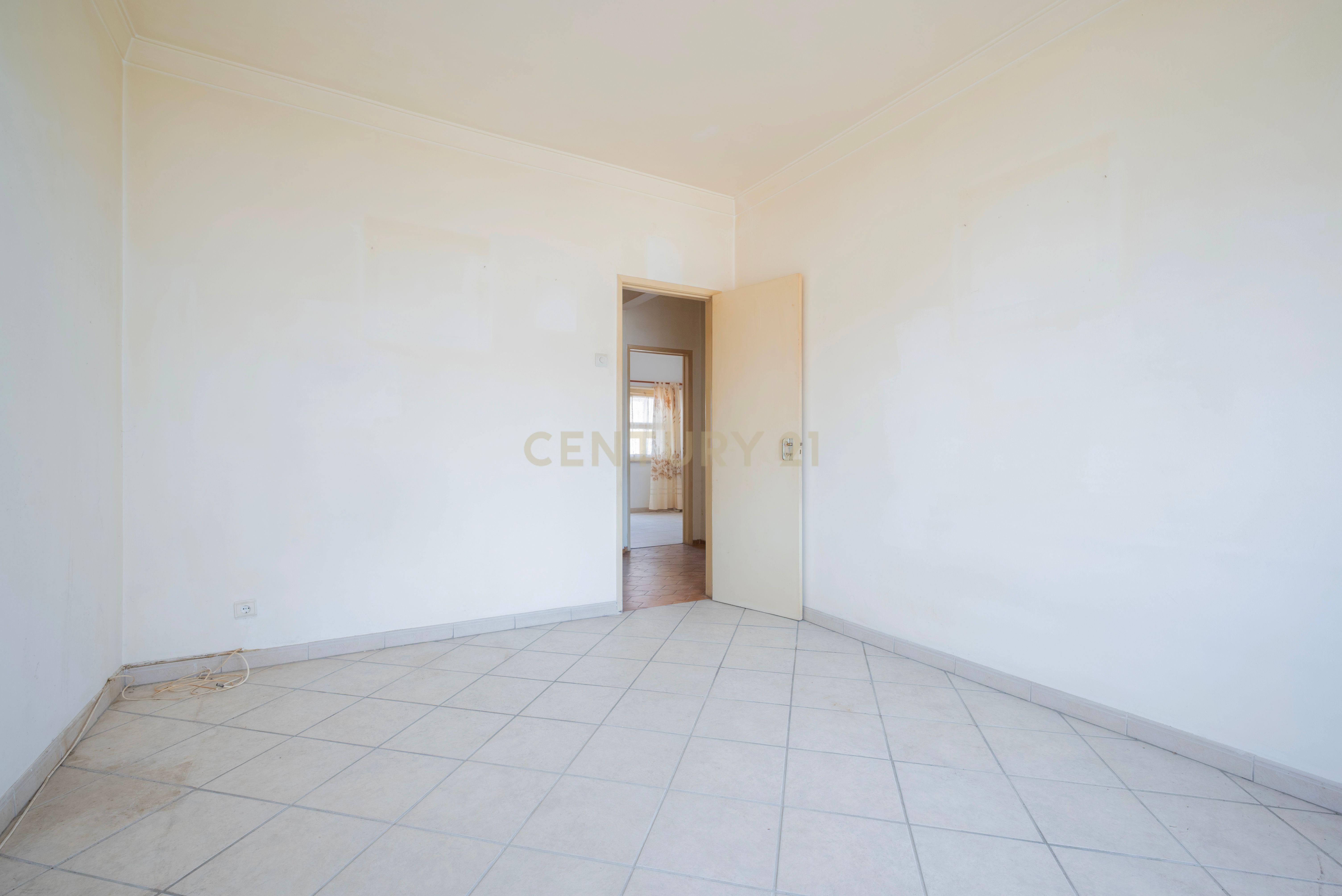 Fotografia 3 de Oportunidade Investimento - Apartamento T2 | Mercês | Algueirão Mem Martins | Sintra