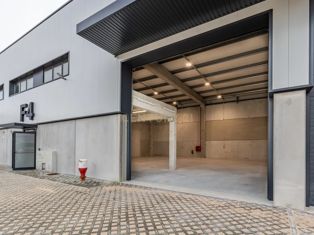 Armazém Industrial 300m² | Mezzanine, Logradouro e Acesso à A10 | Arruda dos Vinhos - Image 3