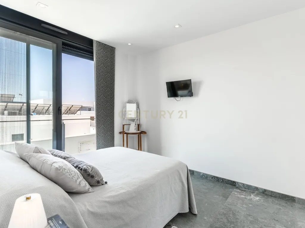 Luxuosa Moradia T4 com Vista Mar e Piscina em Almería - Image 50