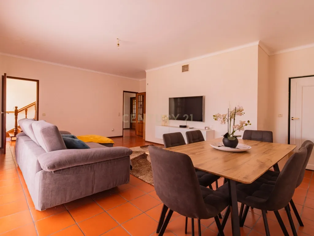 Moradia T5 com terreno - Image 4