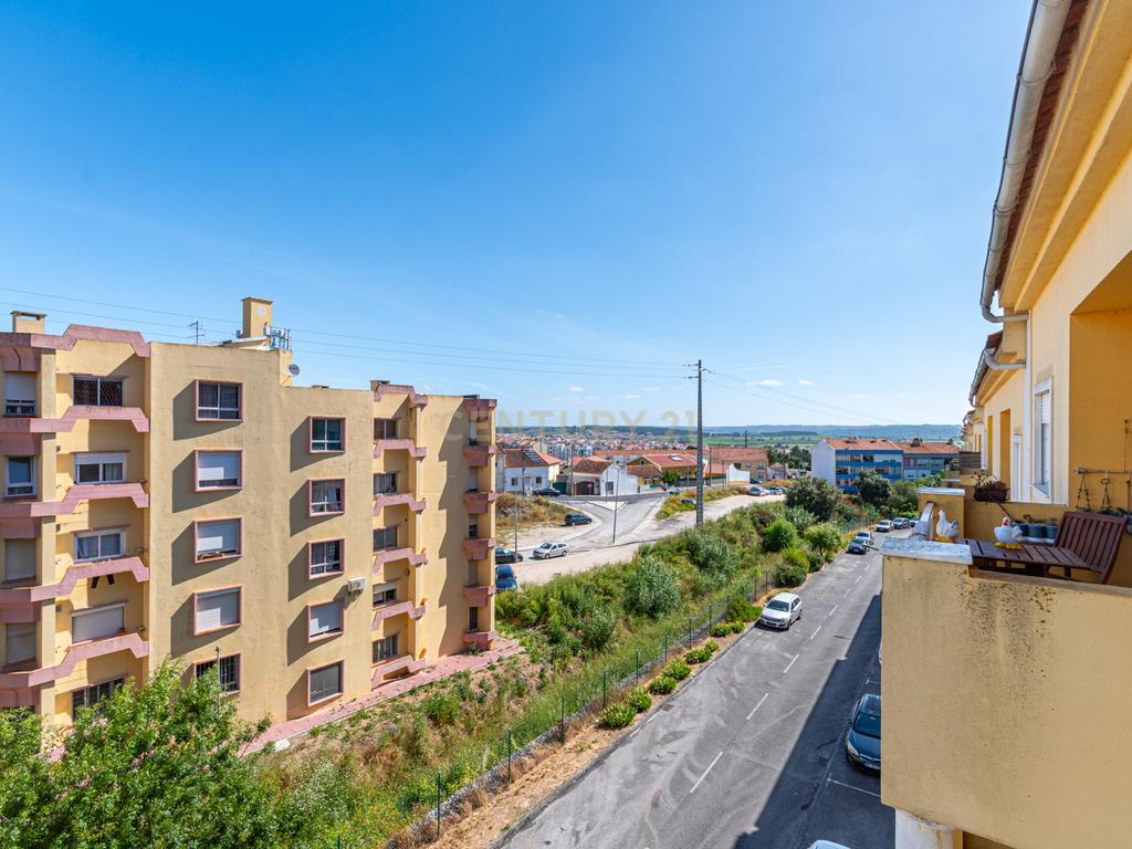 Apartamento T3 em Condomínio Fechado na Horta dos Vimes, Alenquer - Image 24