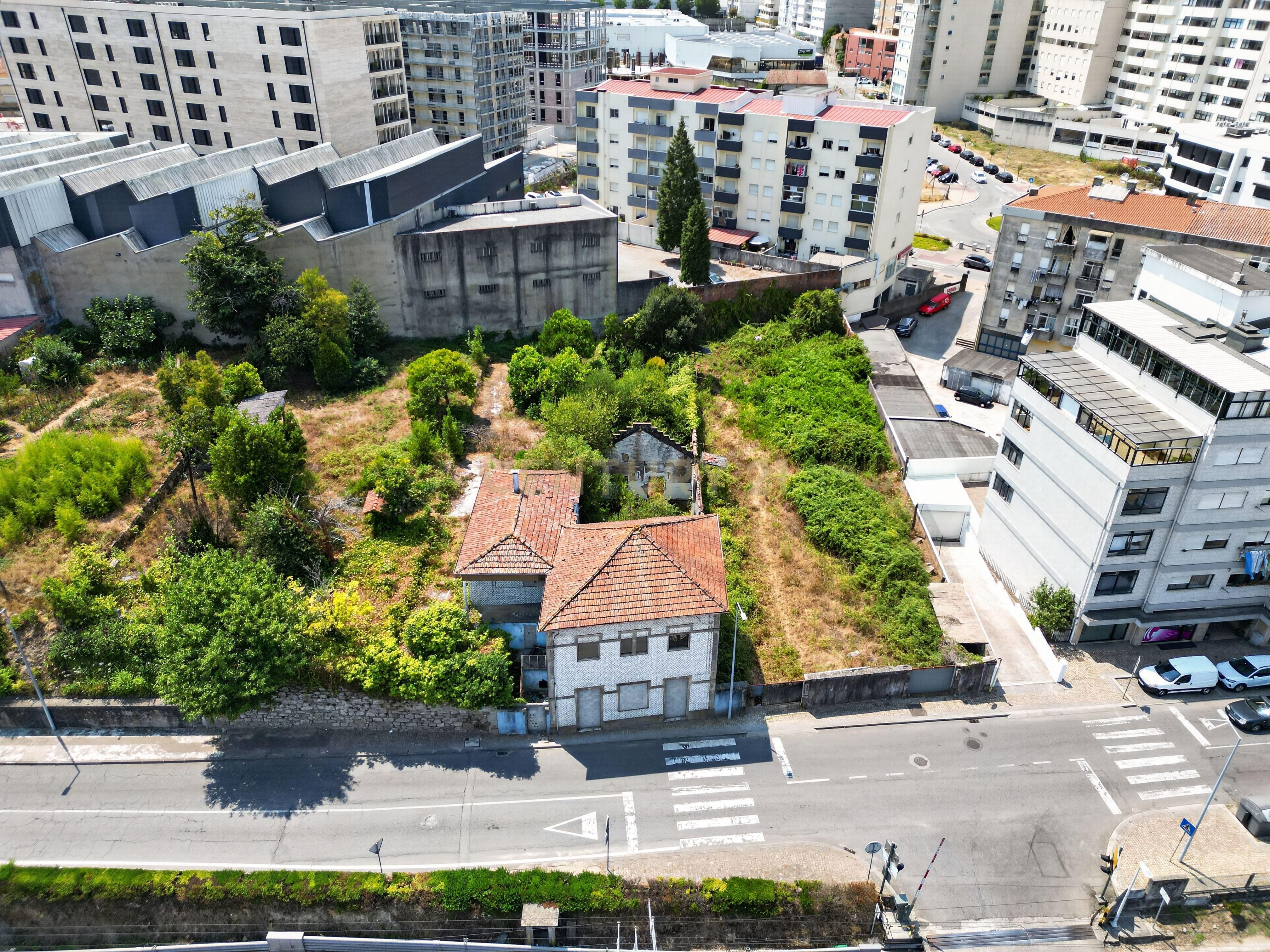 Fotografia 4 de Moradia com terreno para construção em altura em Arcozelo, Barcelos