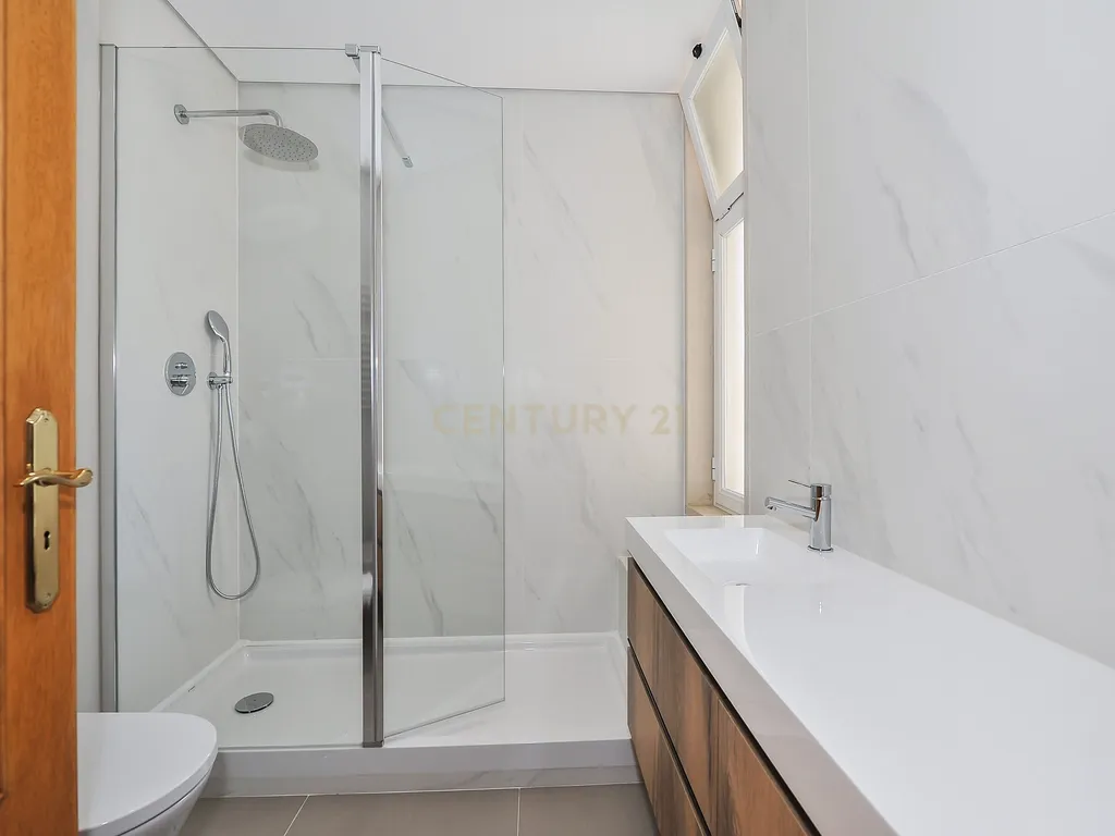Apartamento T3 com suíte, garagem e varanda – Jardins da Parede - Image 15
