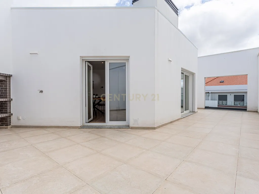 T0 Novo com Magnífico Terraço, Churrasqueira, Garagem e Arrecadação | Aires - Palmela - Image 14