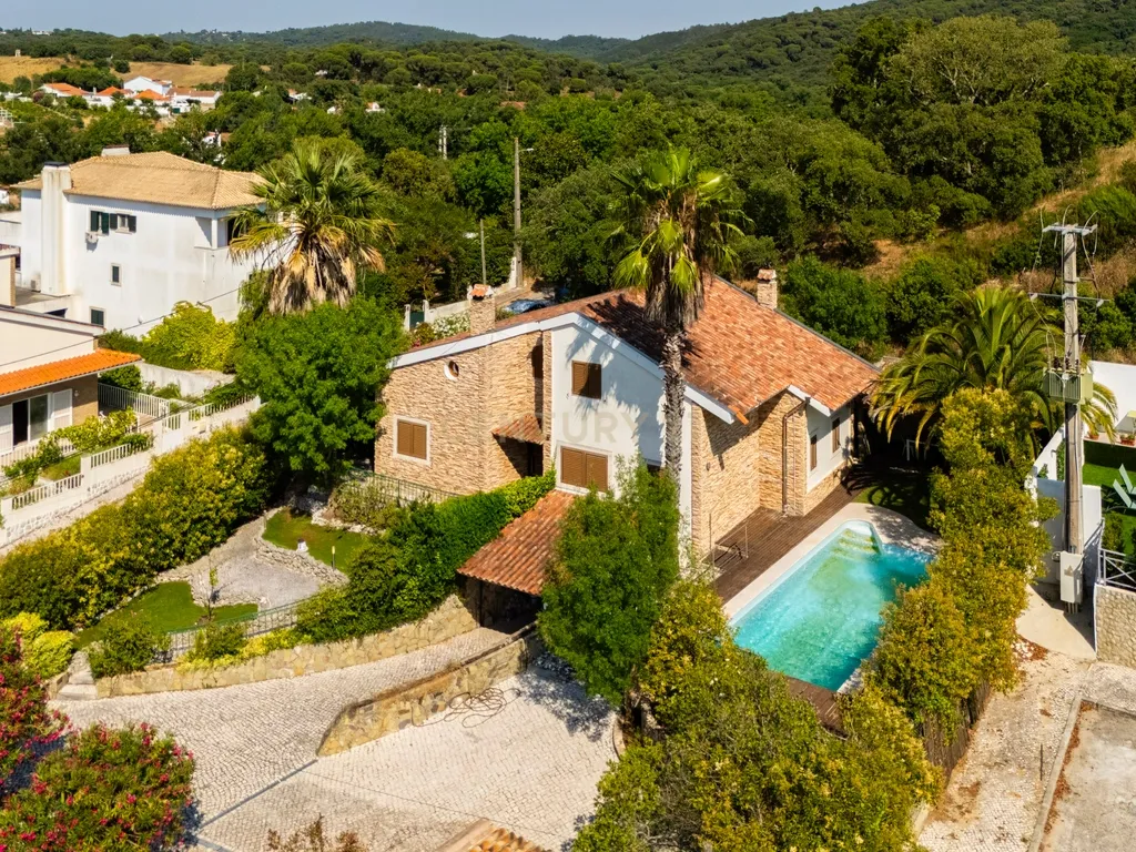 Moradia T4 Exclusiva com Piscina | Vista Serra da Arrábida | Setúbal - Image 5