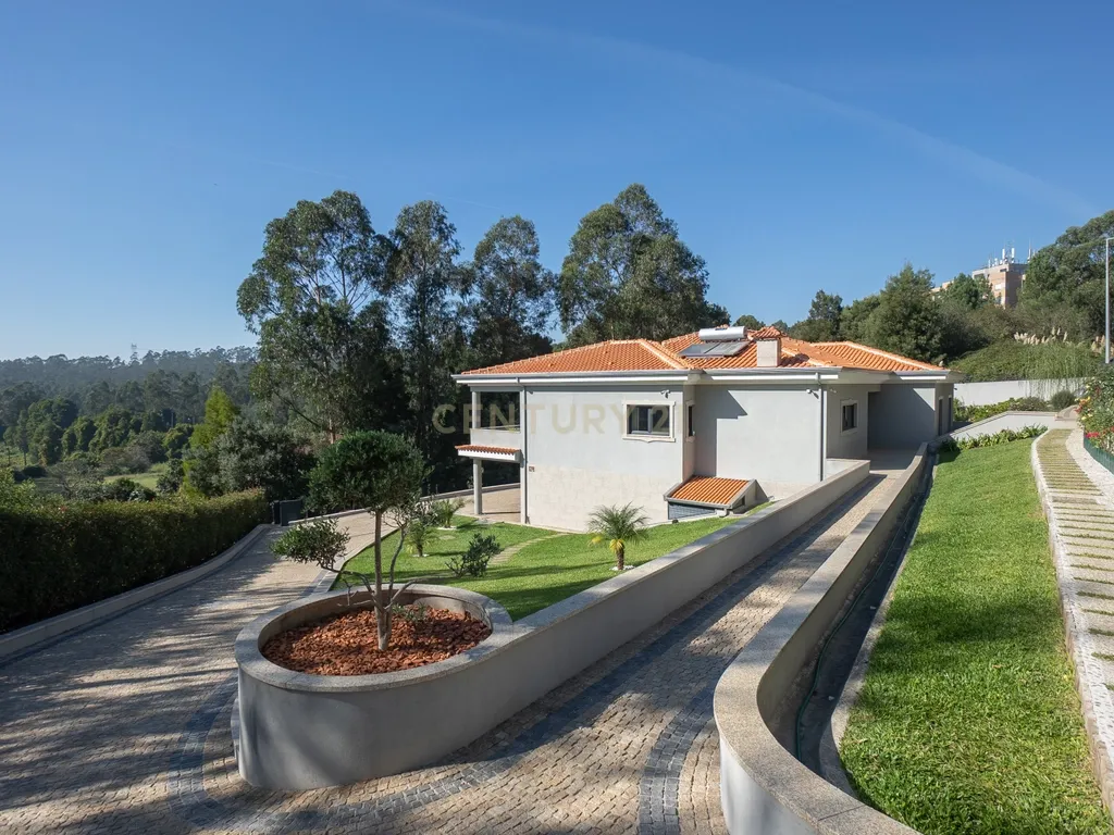 Fantástica moradia T4 de Luxo com piscina em Valongo - Image 2