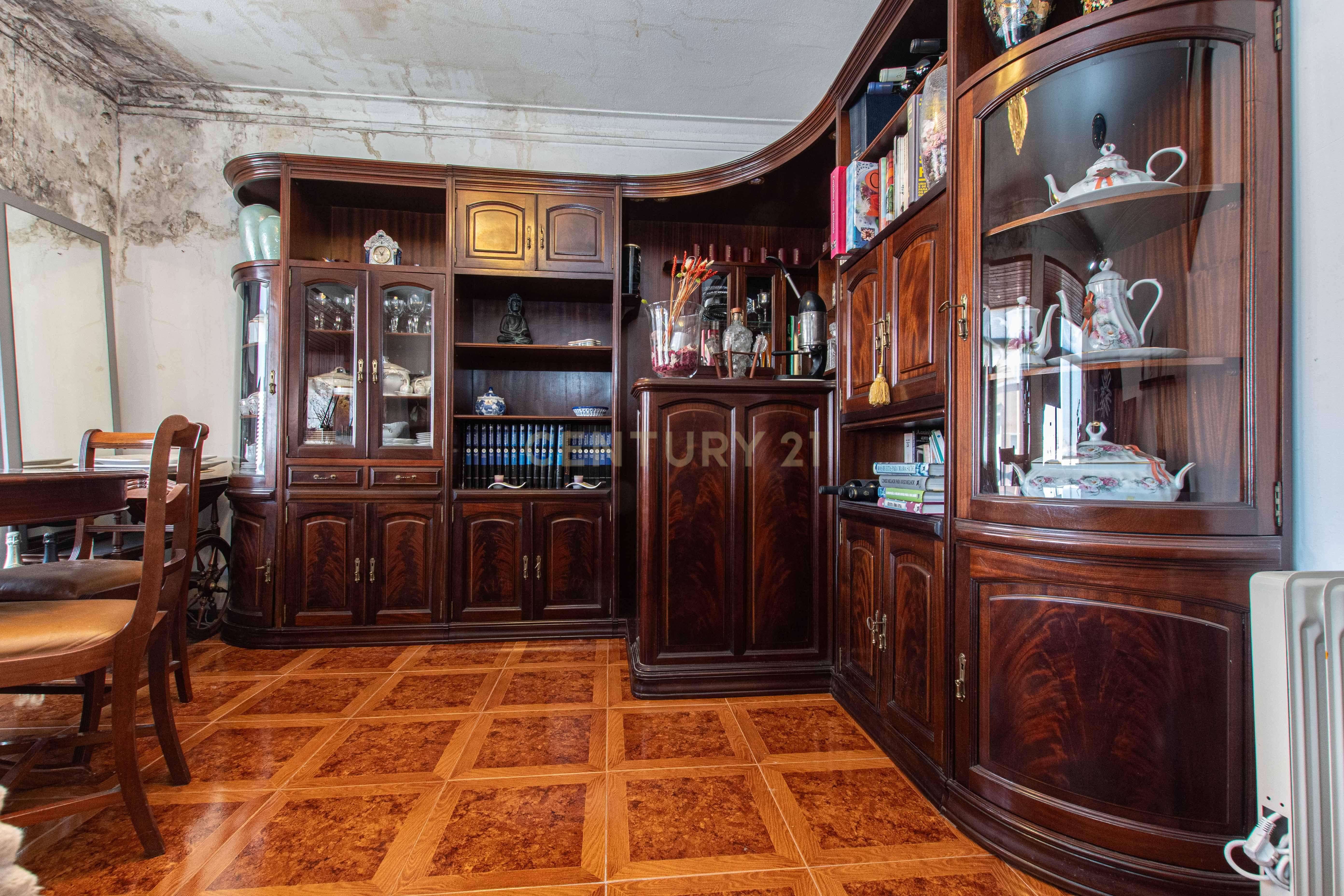 Fotografia 10 de Oportunidade de Investimento | Apartamento T3 convertido em T2 | Olival Basto