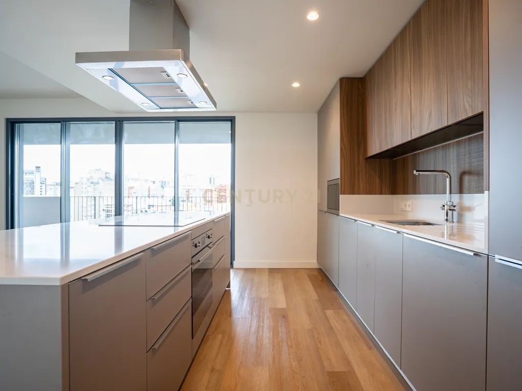 Exclusivo T3 no Terraces Mirear com Varanda, Piscina, Ginásio e Sauna – Miraflores - Image 8