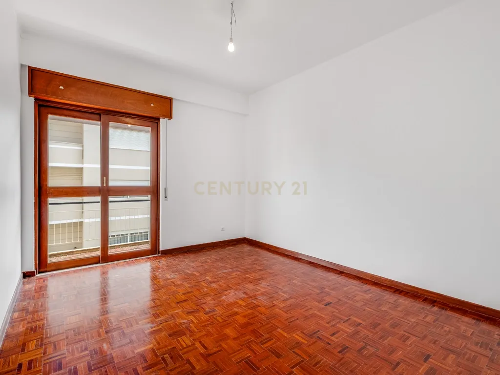 Apartamento T 4 em Faro no centro da cidade a 300m do mercado Municipal. - Image 22