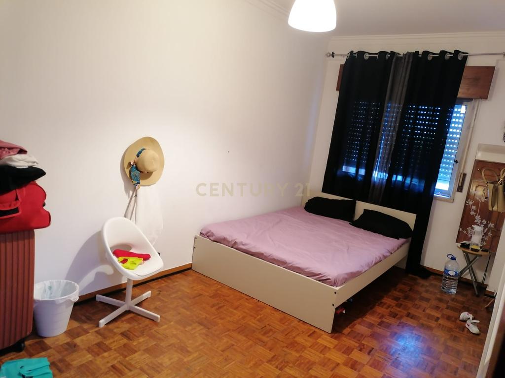 Apartamento T2 em Seixal com Elevador e Proximidade a Serviços - Image 16