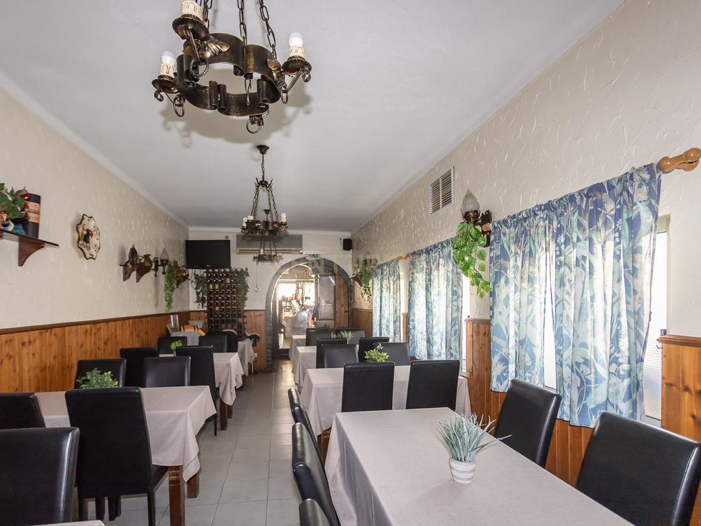 Moradia transformada em Restaurante - Santo António - Costa de Caparica - Image 17