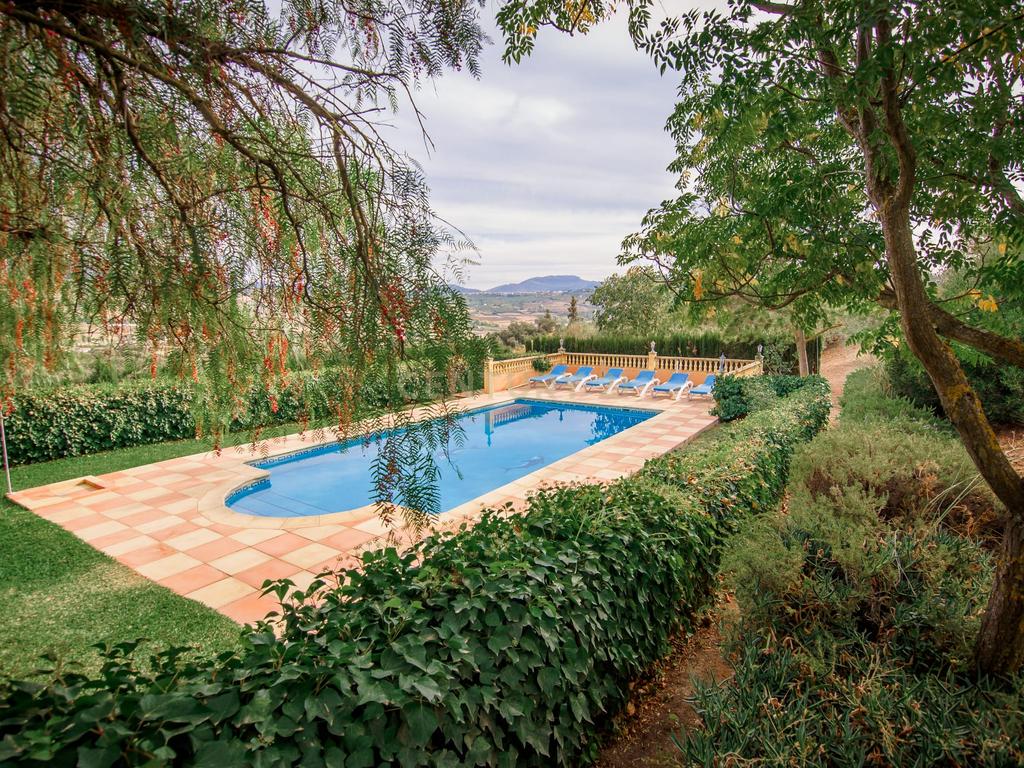 Uma propriedade rural rodeada pela natureza com uma casa de dois andares, piscina privada vedada e terraço para banhos de sol, licença turística, um olival produtivo, instalações para animais adaptáveis ​​e acesso pavimentado a apenas 10 minutos de Ronda. - Image 15