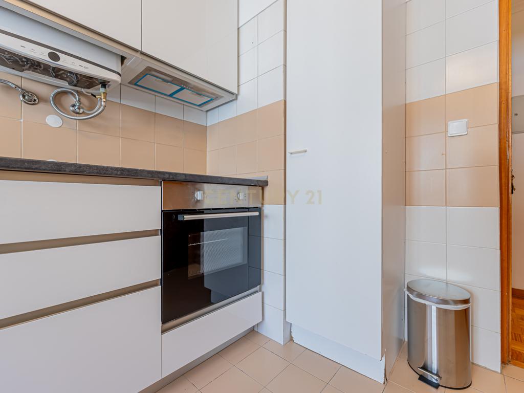 Apartamento T2 Remodelado Monte da Caparica - Image 10