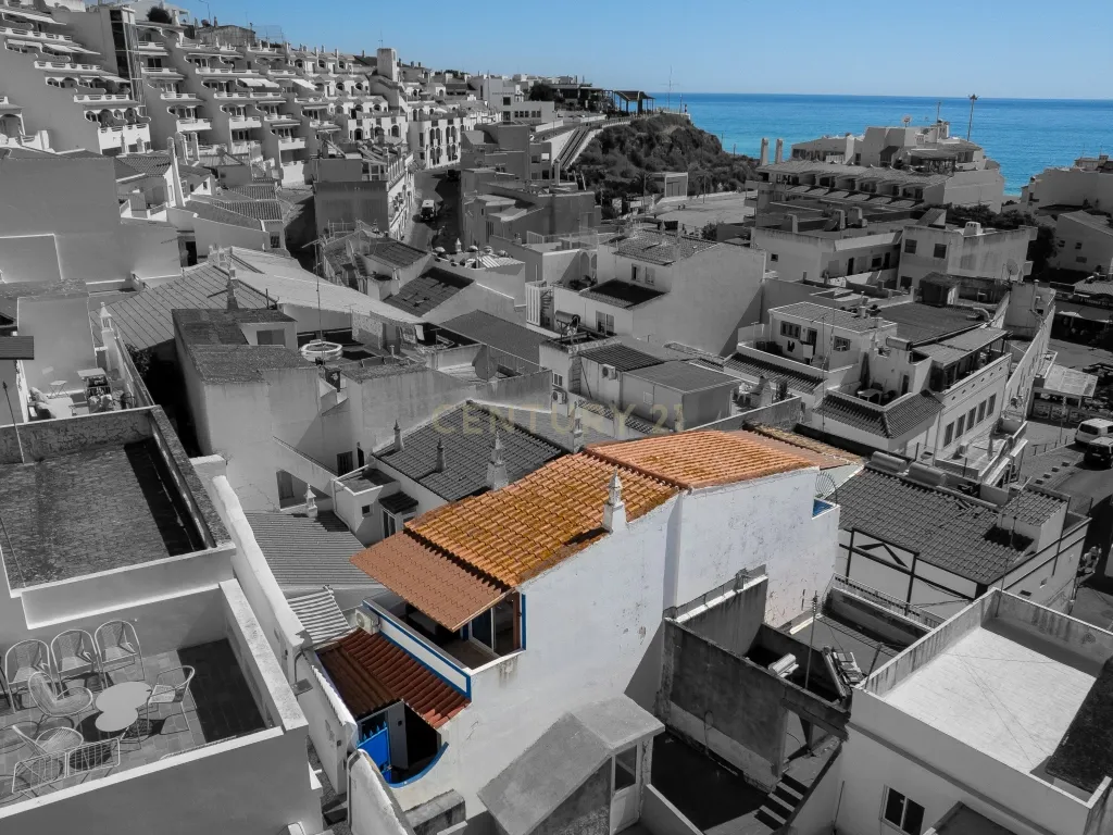 Moradia T3 renovada no centro histórico de Albufeira /200 metros da praia - Image 20