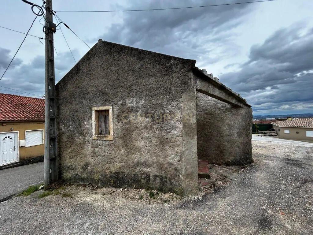 Fotografia 7 de Moradia para recuperar a 5 minutos de Tomar.