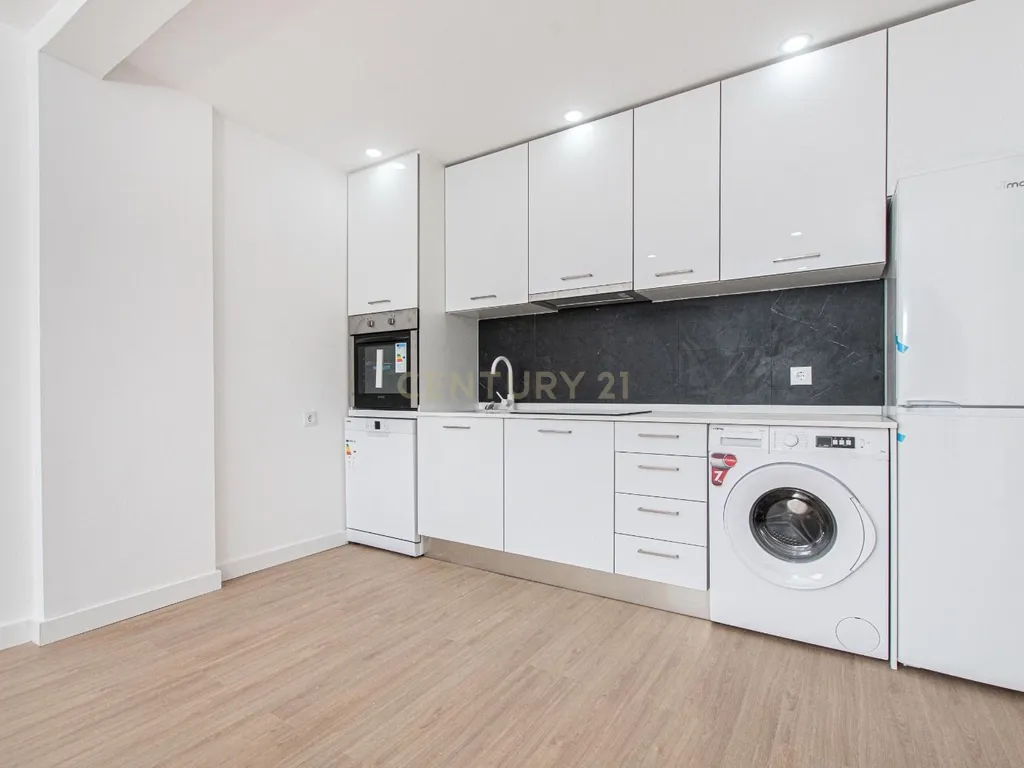 Apartamento T3 com Terraço/ Remodelação Total (Queluz) - Image 13
