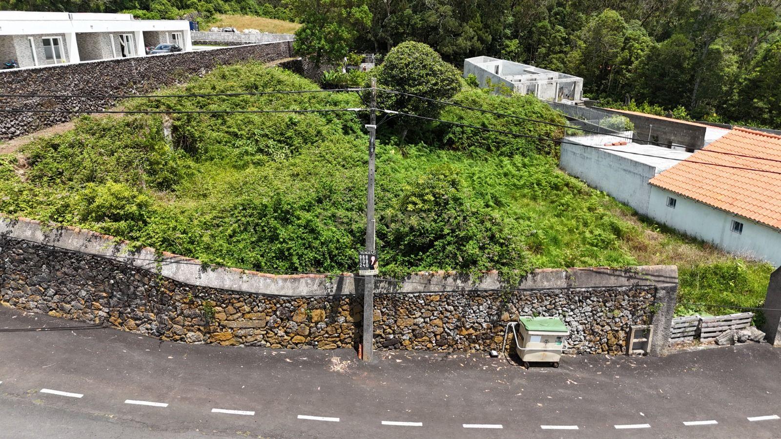 Fotografia 7 de Terreno urbano em São Bartolomeu de Regatos, Angra do Heroísmo