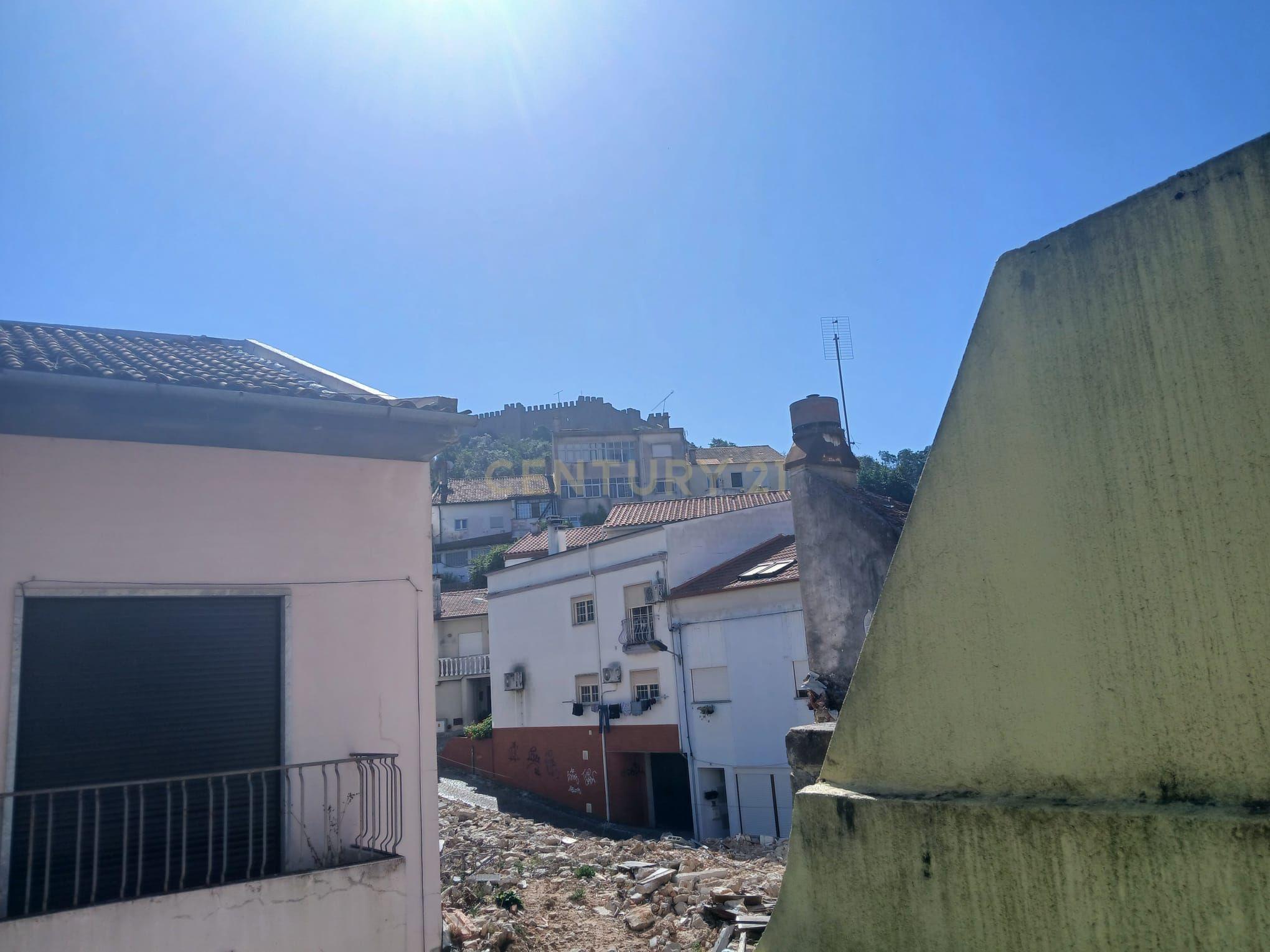 Fotografia 5 de Moradia para recuperar no centro de Pombal - Oportunidade de Investimento