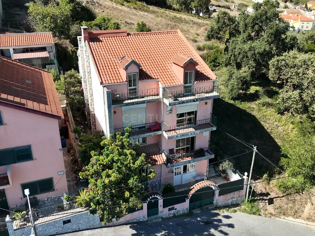 Moradia com elevado potencial de rentabilização em Camarões – Almargem do Bispo - Image 1