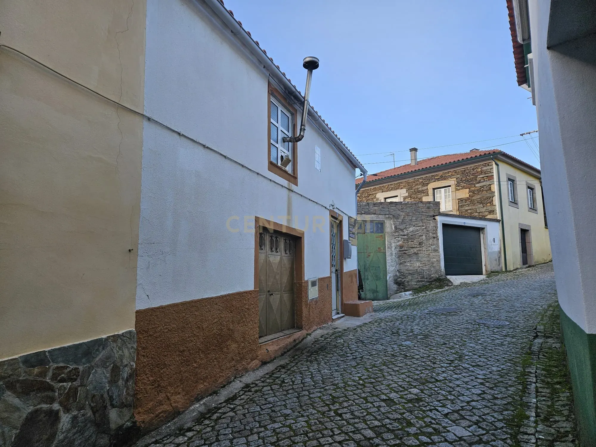 Moradia Acolhedora T2 em São João da Pesqueira - Image 19