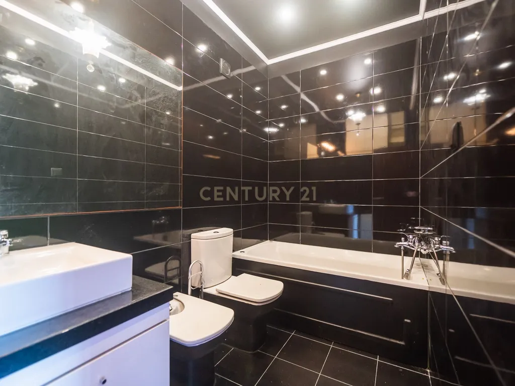 T2 de Charme na Portela de Sintra | Suite, Varandas e Vista Panorâmica - Image 25