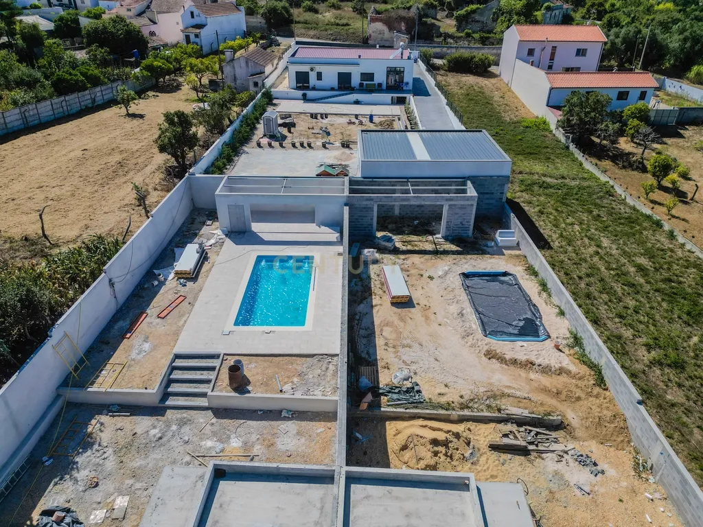 Moradia geminada em construção, com piscina e jardim na Boavista, Lavos, Figueira da Foz. - Image 19
