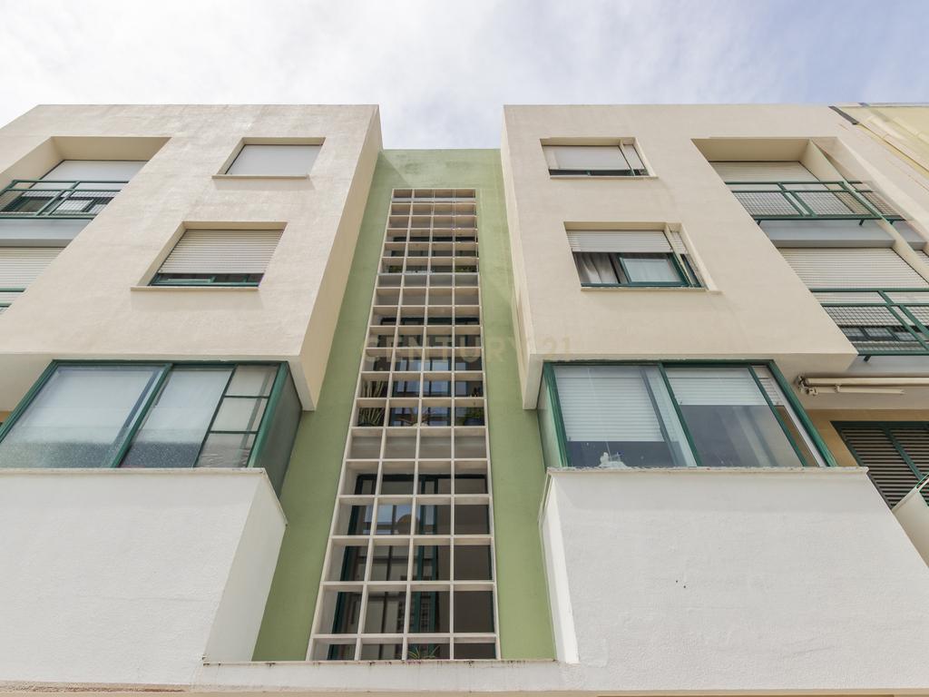 Apartamento T4 transformado em T3, na Baixa da Banheira com boa exposição solar - Image 21