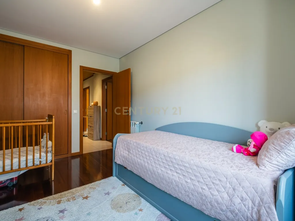 T2 de Excelentes Áreas | Suite, Garagem e Arrecadação | Alfena - Image 24
