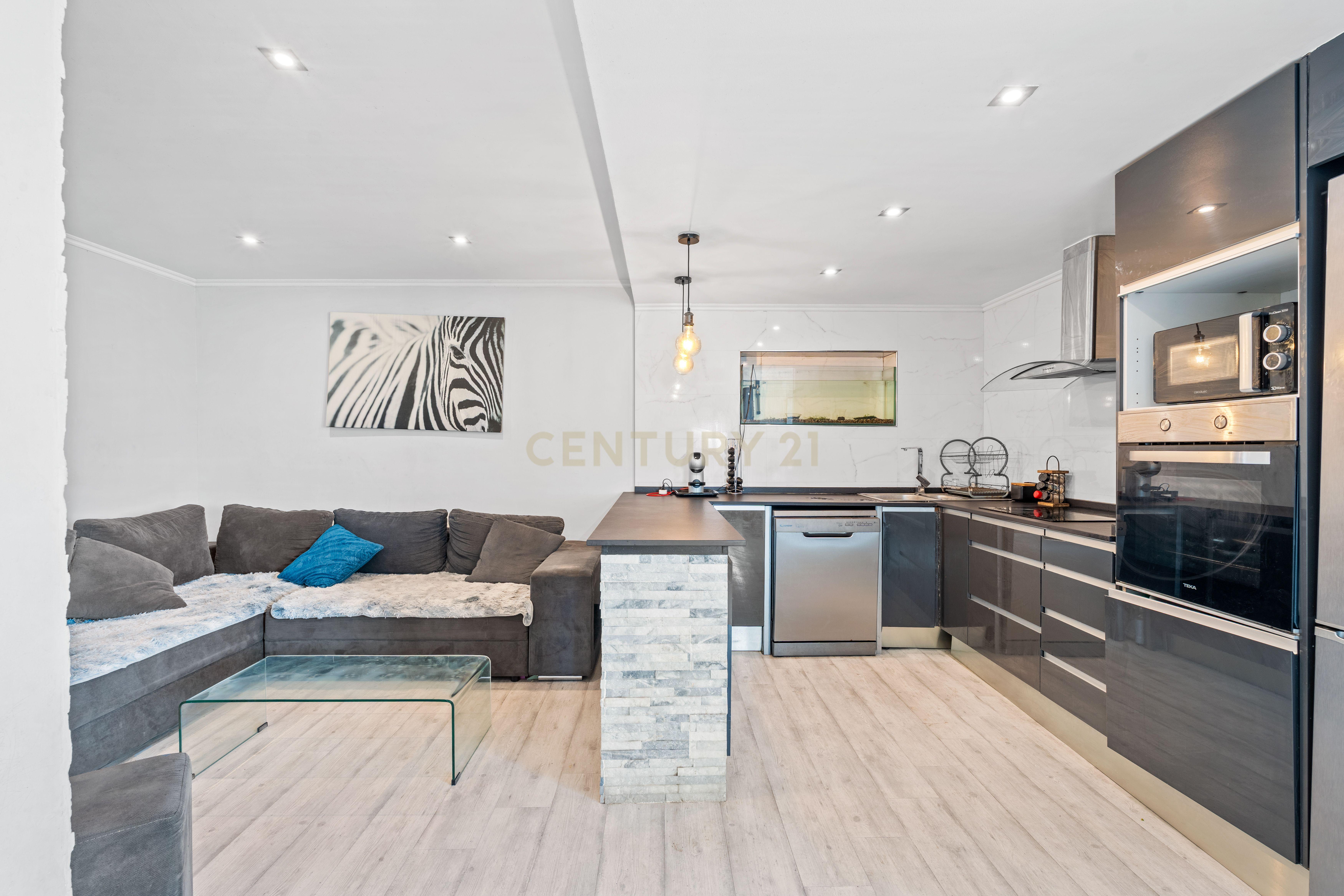 Fotografia 6 de Penthouse T4 Remodelada com Terraço Privativo e Vista Panorâmica sobre Lisboa
