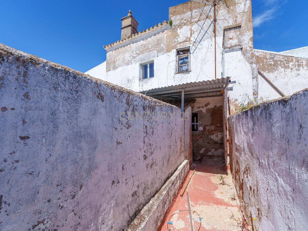 Andar de Moradia T7 | Baixa de Faro | Potencial para Hostel | Terraços - Image 32