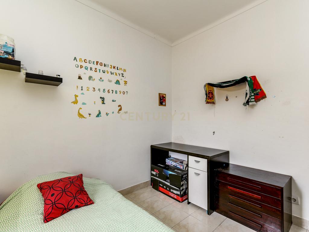 Moradia bifamiliar T4+1 em Pinheiro de Loures, com vistas desafogadas, jardim, pátio, varanda e terraço - Image 21