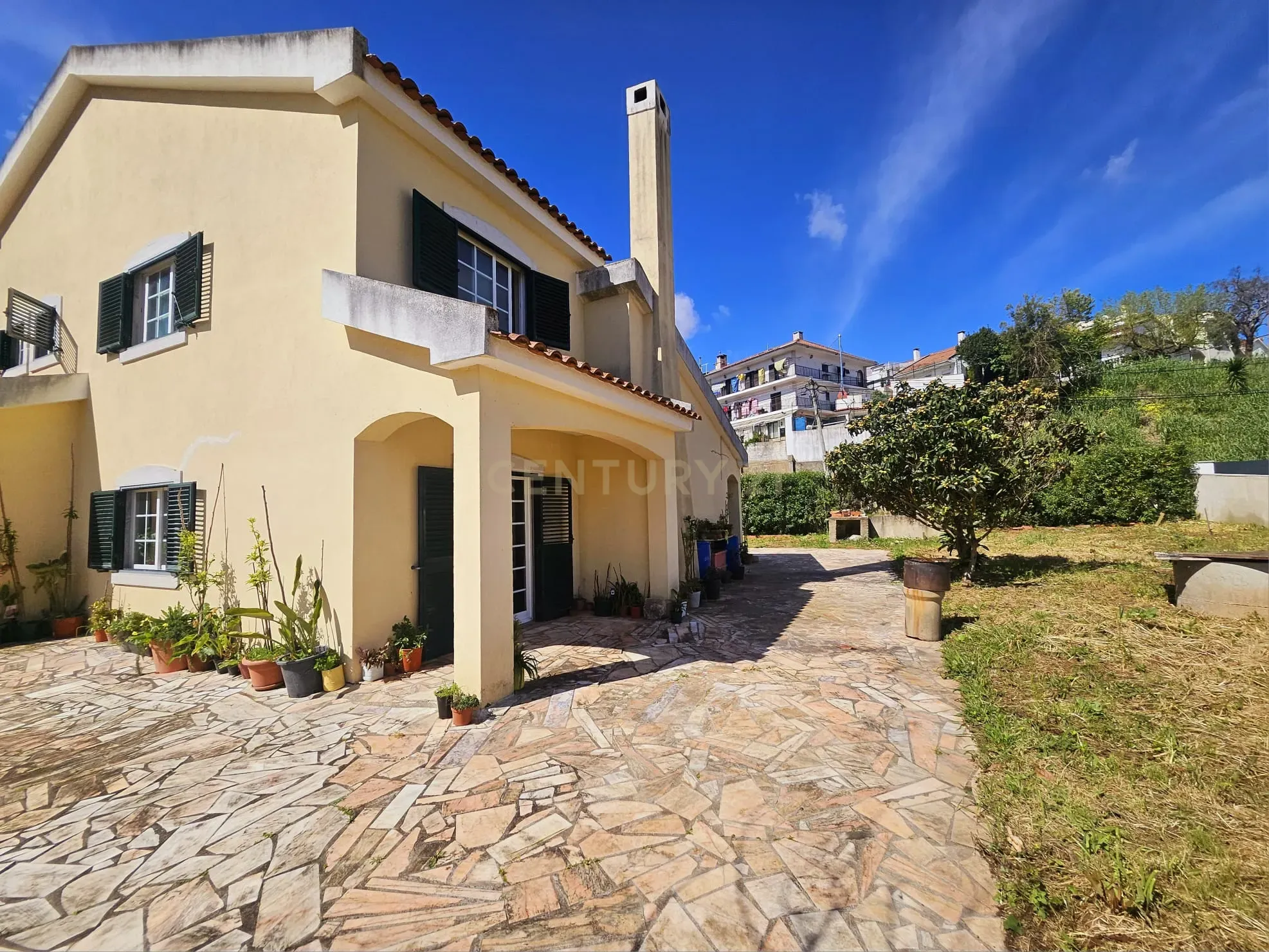 Moradia Unifamiliar T4 com Vista Desafogada e Grande Lote de Terreno na Quinta da Condessa - Image 50