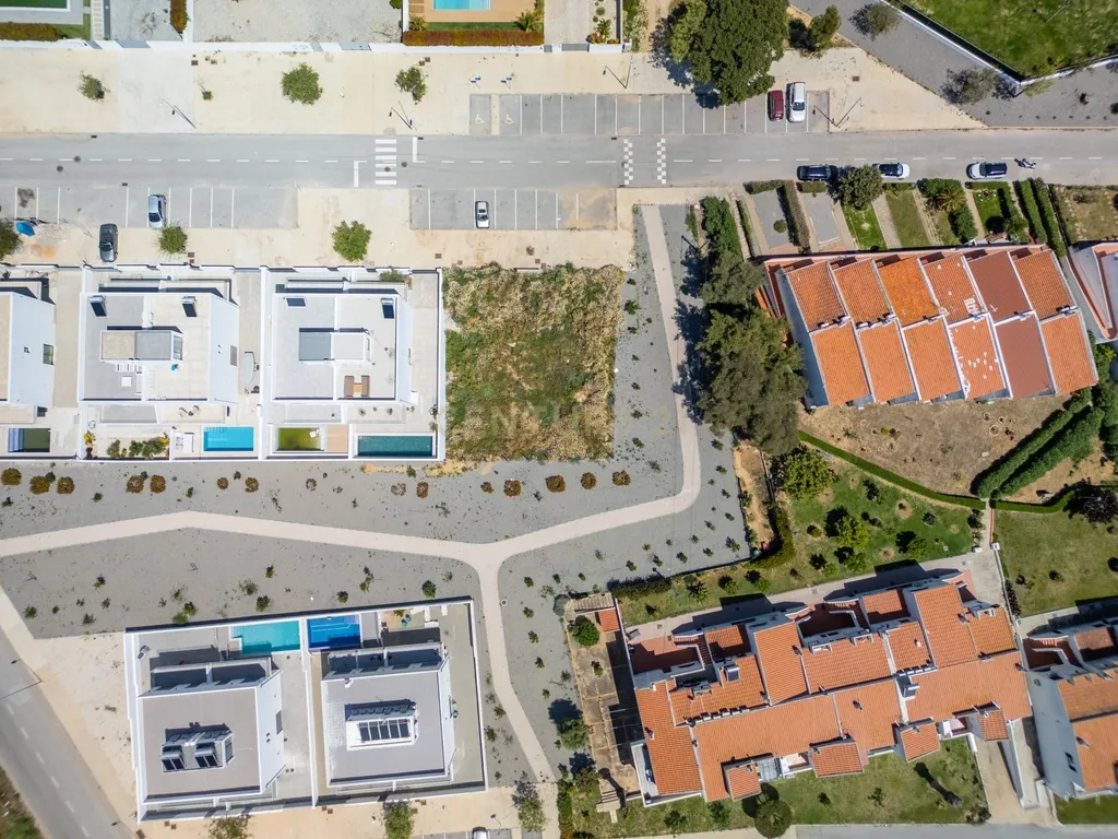 Lote de Terreno com Projeto Pré-aprovado para Moradia T3 com Piscina Privativa – Um Refúgio no Coração do Algarve, entre a Ria Formosa - Image 3