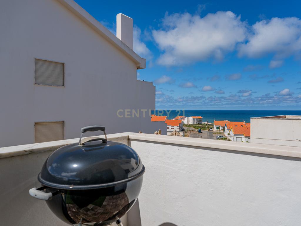 T2 renovado com Varanda, Vista Mar e Box privativa em Santa Cruz - Image 39