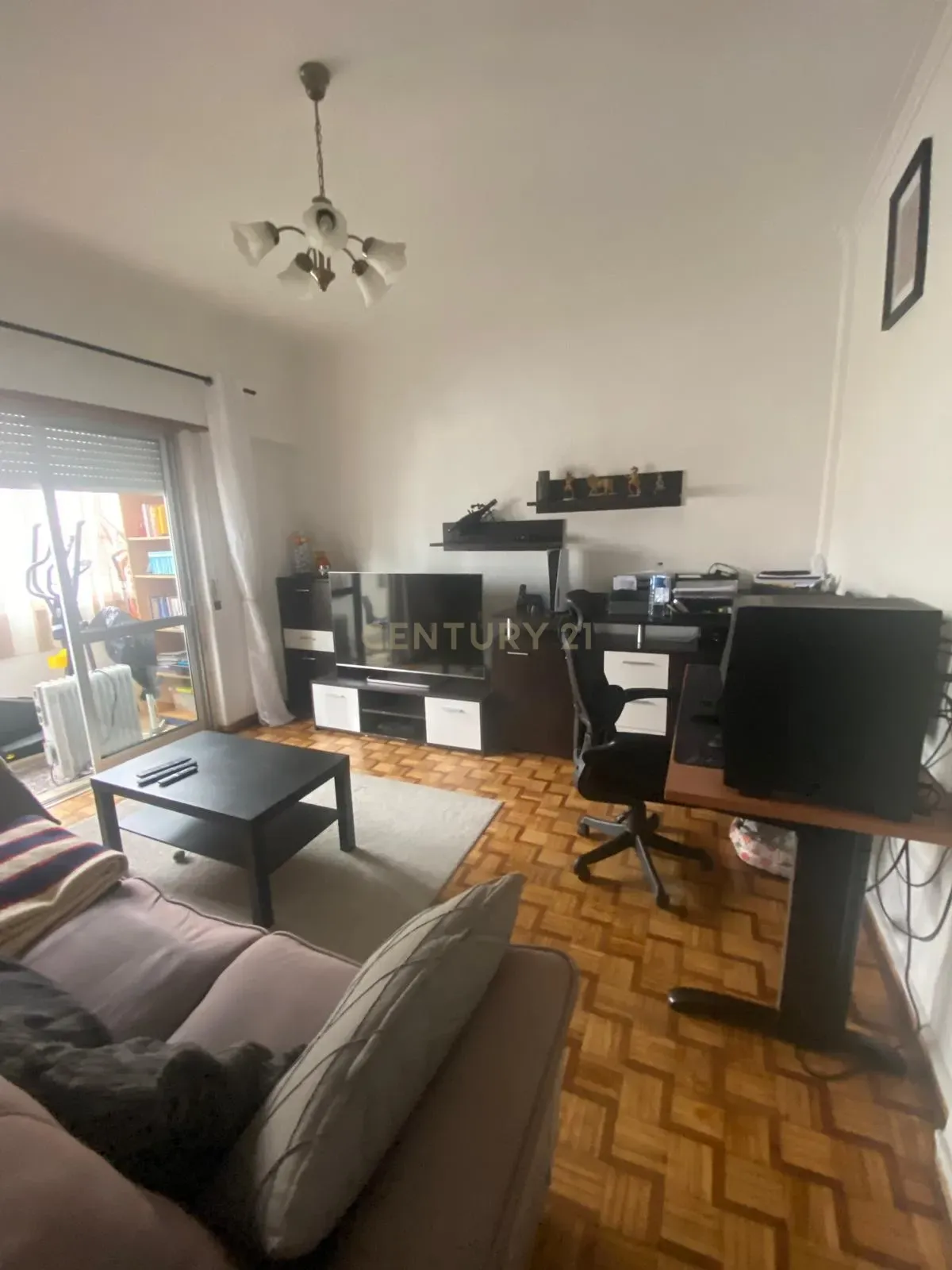 Apartamento T3 na Rua Dr. António José de Almeida, Póvoa de Santo Adrião - Image 6