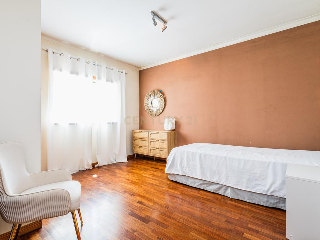 T2 com 110 m² | Espaço a Sério, Varanda e Garagem - Image 14