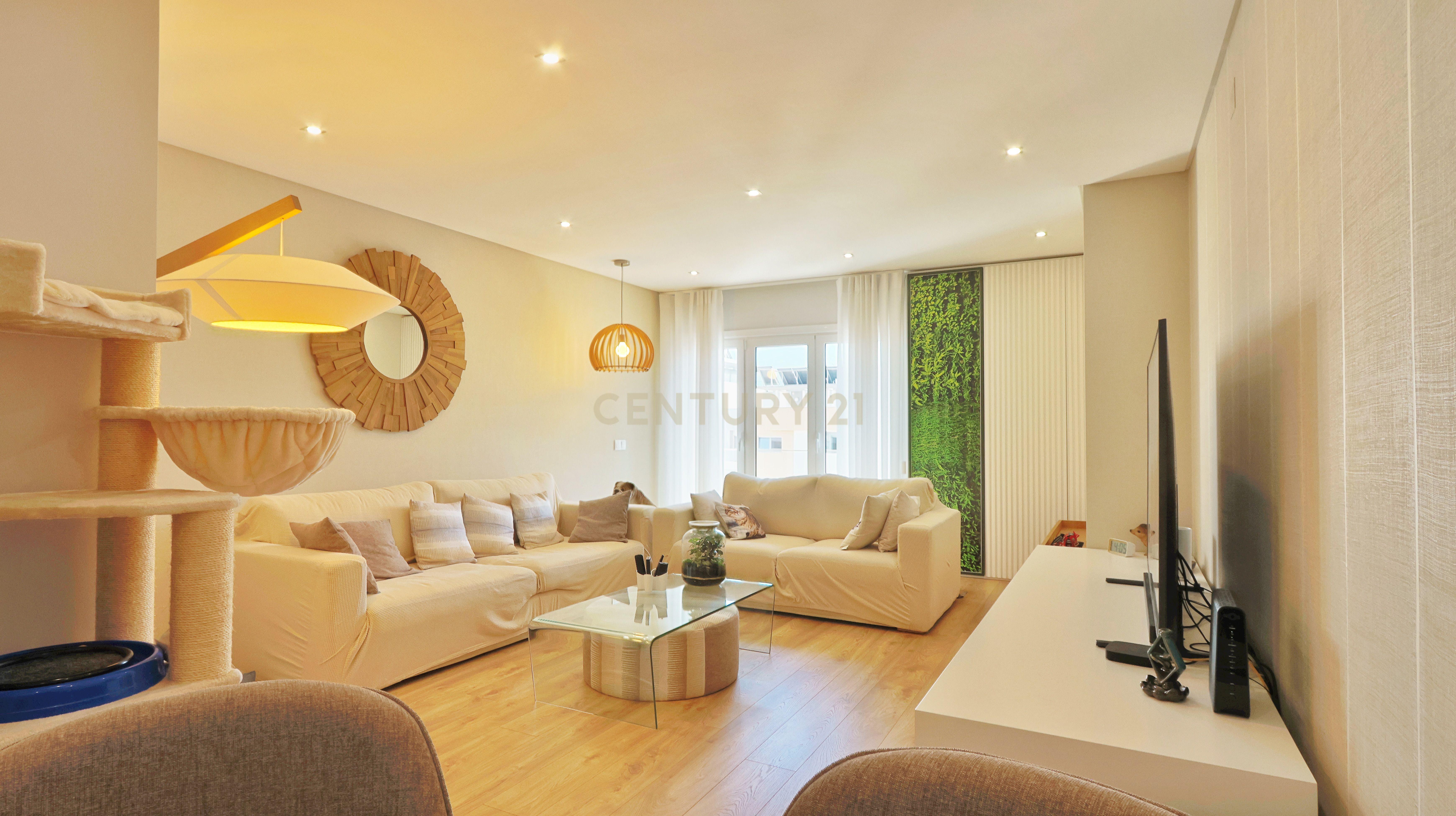 Fotografia 5 de Apartamento T3 com suite e lugar de parqueamento e Box fechada- Quinta das Marianas
